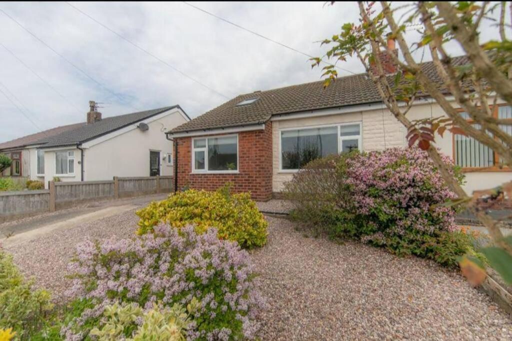 Recently Refurbished Home. Poulton-le-Fylde Exterior photo